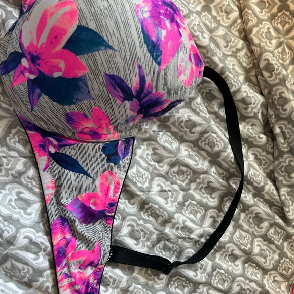 Pink - Victoria’s Secret Push Up Bra - Picture 3 of 7